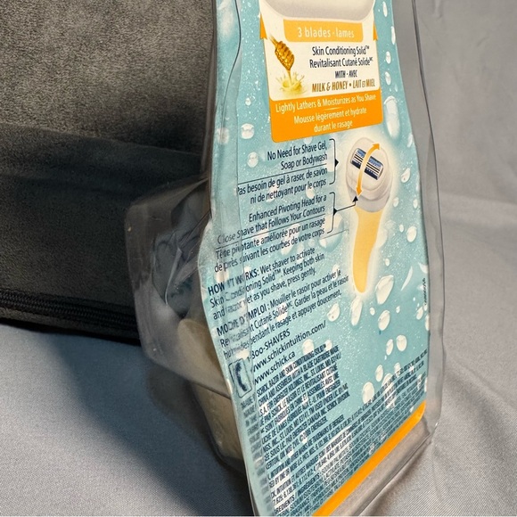 Schick Intuition Plus Razor – Milk & Honey Soothing Moisture | 2 Razors Sealed - Picture 10 of 12